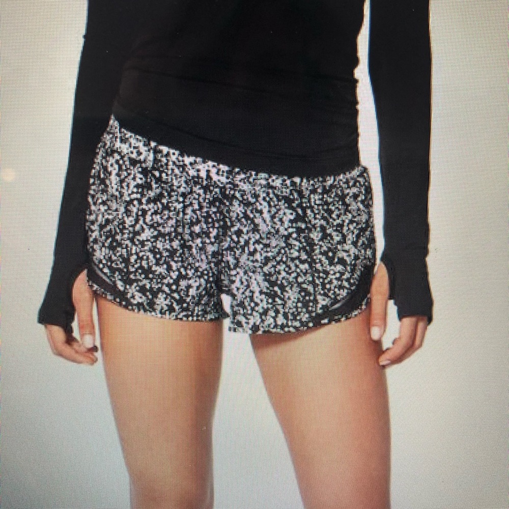 Lululemon Hotty Hot shorts size 4